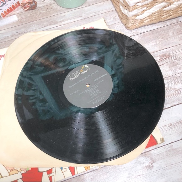Vintage Strawberry Shortcake Sing-A-Long Vinyl Record RCA 1981 - Picture 4 of 8